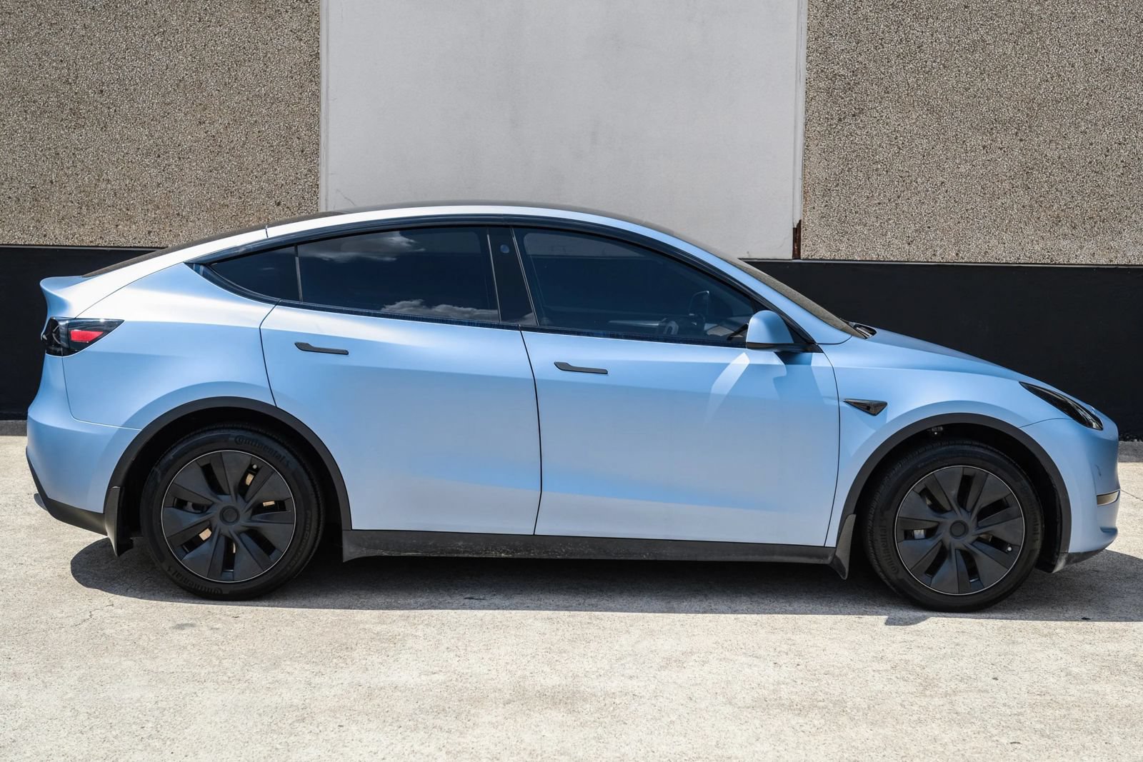 Used 2025 Tesla Model Y Long Range RWD image 7
