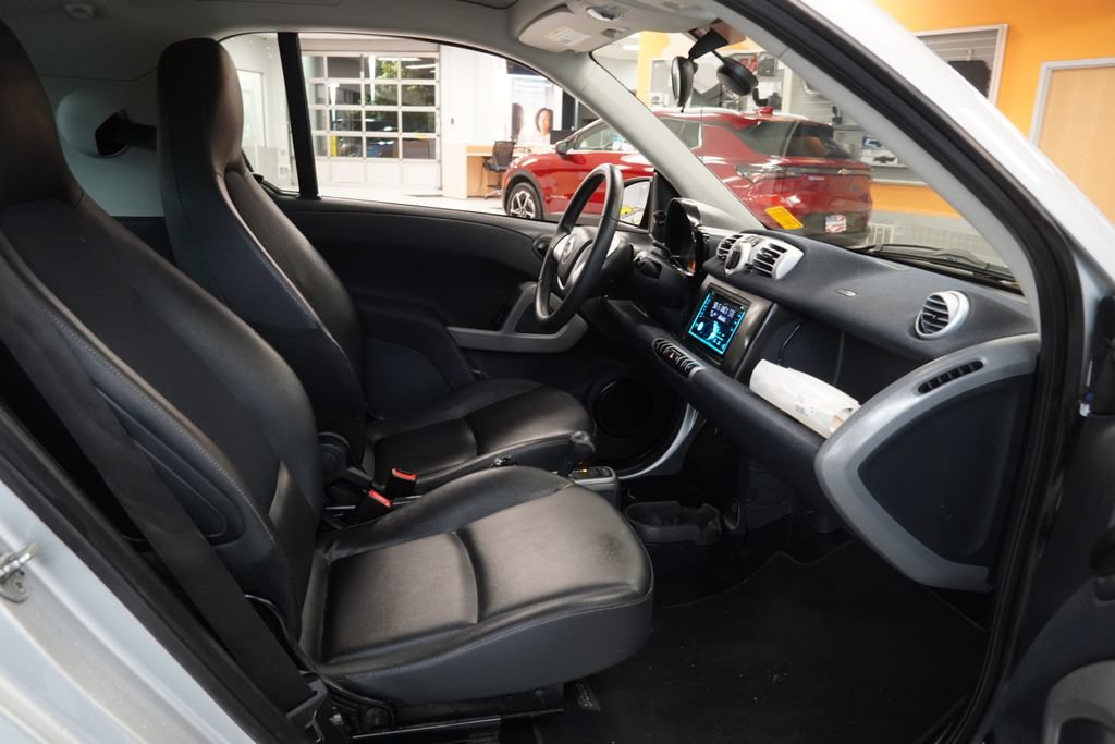 Used 2015 smart fortwo pure RWD image 21