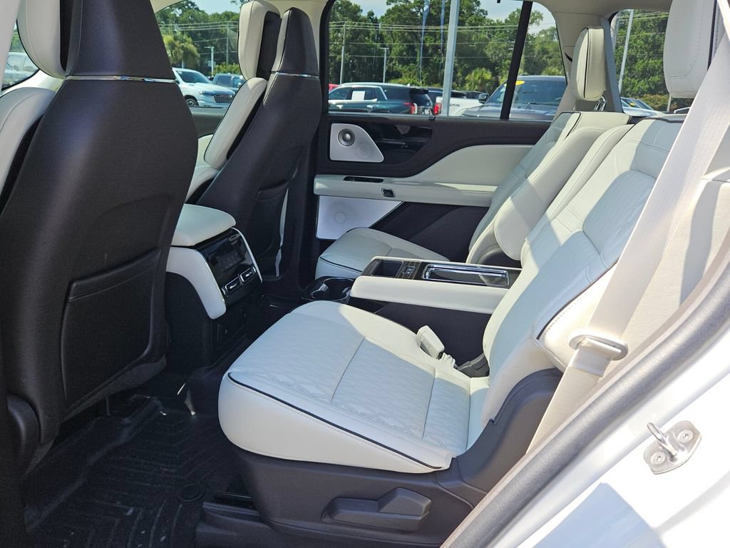 Used 2023 Lincoln Aviator Black Label Grand Touring w/ Class IV Trailer Tow Package AWD/4WD image 11