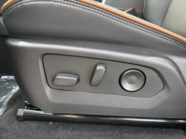 New 2026 GMC Canyon AT4 w/ Technology Plus Package AWD/4WD image 18
