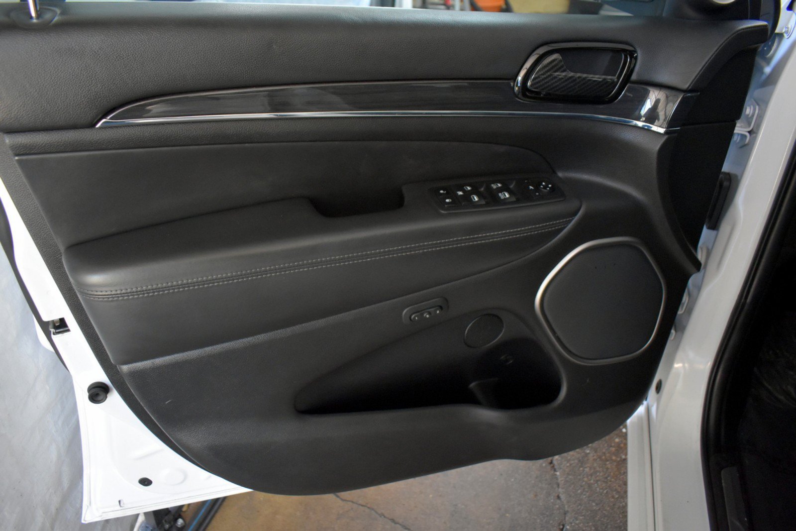 Used 2020 Jeep Grand Cherokee Overland AWD/4WD image 26