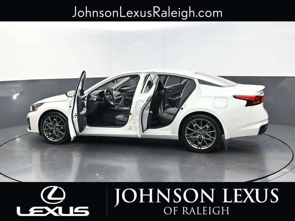 Used 2023 Nissan Altima 2.0 SR FWD image 37