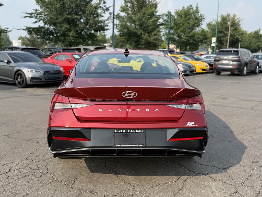 Used 2025 Hyundai Elantra SEL FWD image 5