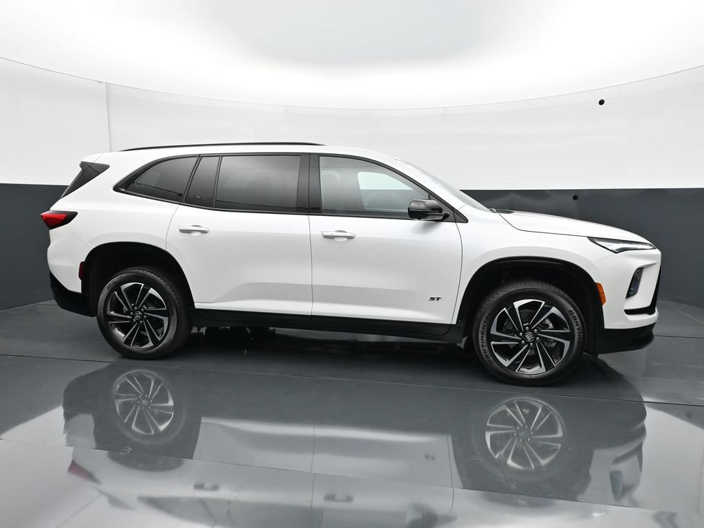 Used 2025 Buick Enclave Sport Touring w/ Power Package AWD/4WD image 8