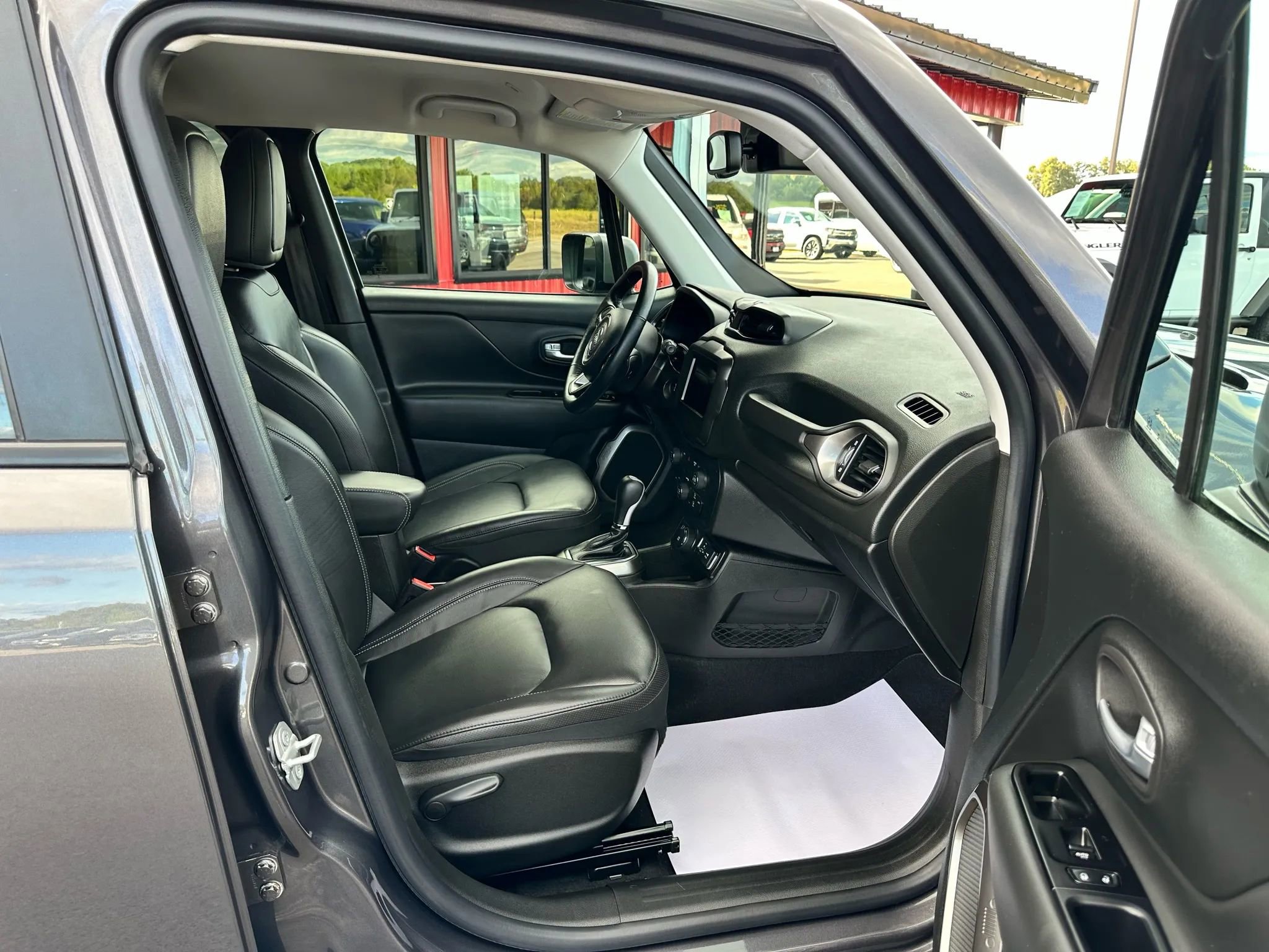 Used 2020 Jeep Renegade Limited image 11