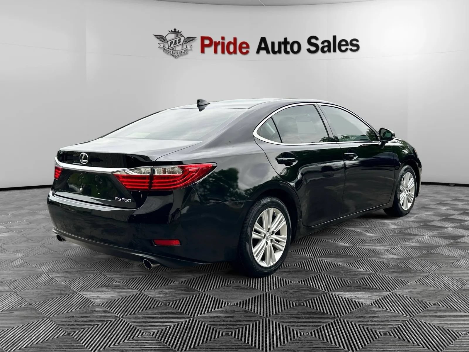 Used 2015 Lexus ES 350 w/ Premium Package FWD image 4