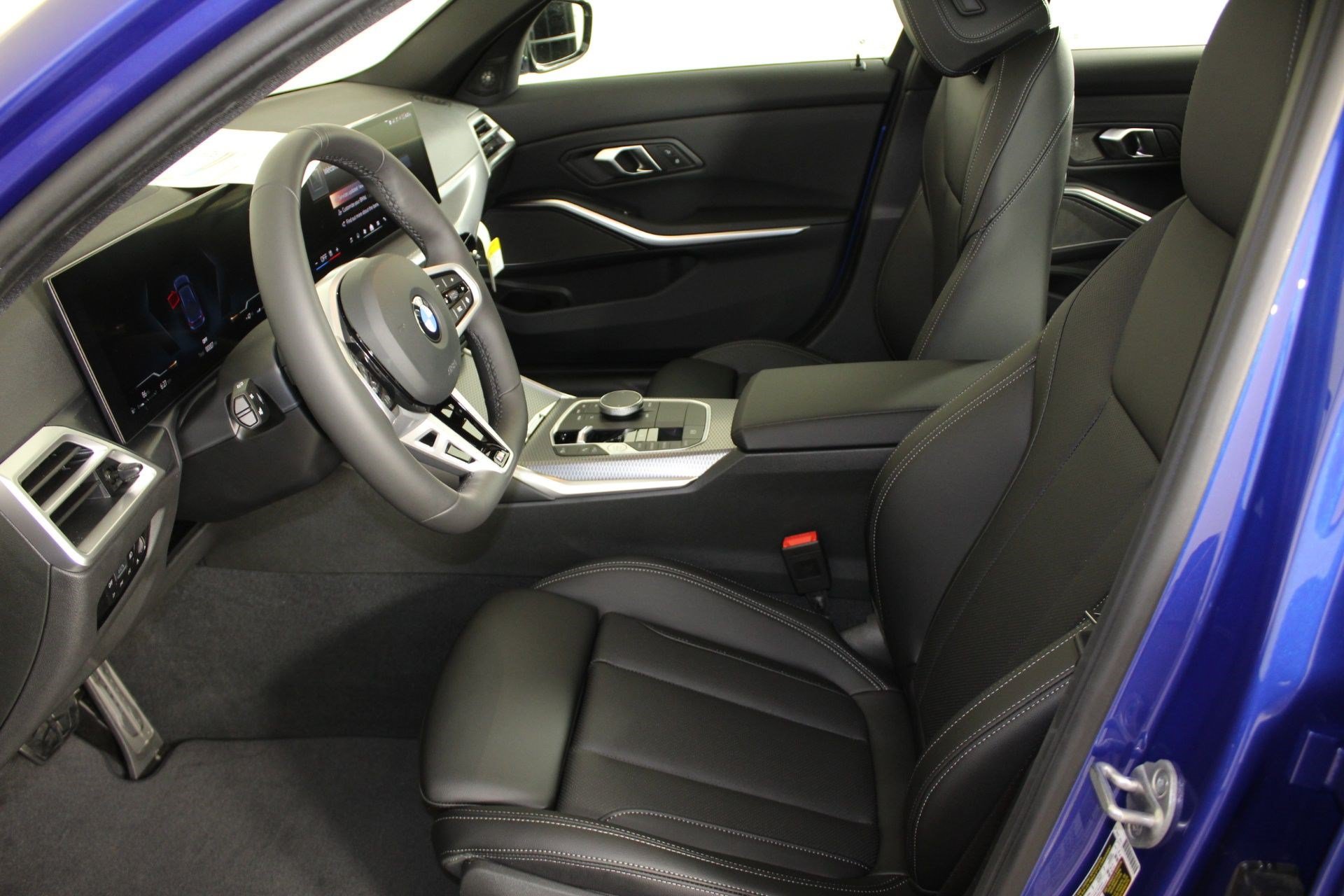 New 2026 BMW 330i Sedan w/ M Sport Package RWD image 5
