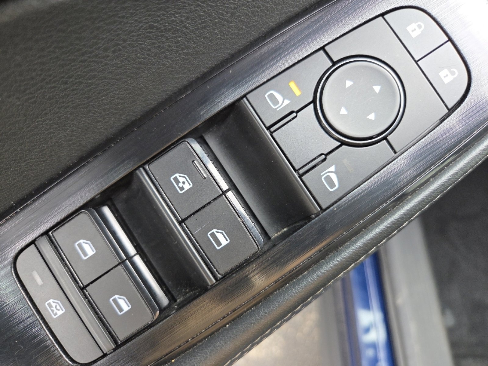 Used 2024 Nissan Rogue SV image 26