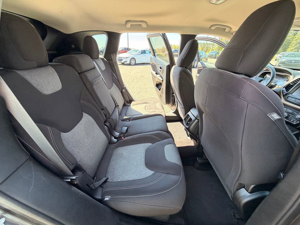 Used 2014 Jeep Cherokee Latitude AWD/4WD image 24