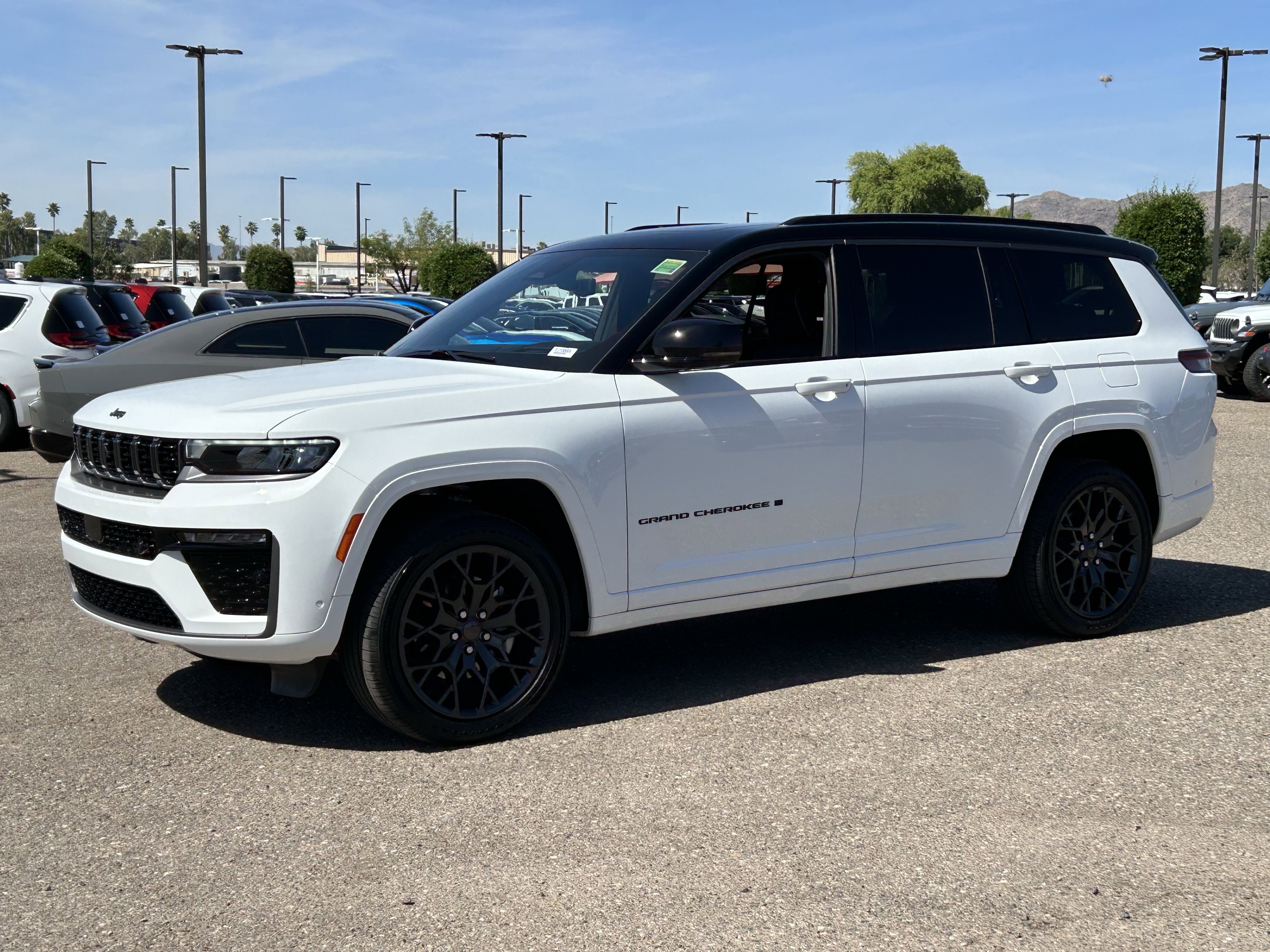 Used 2026 Jeep Grand Cherokee L Summit AWD/4WD image 13