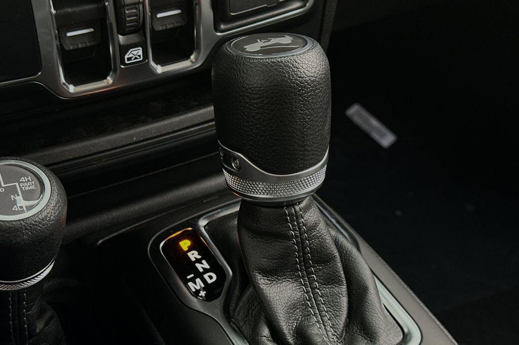 New 2024 Jeep Wrangler Unlimited w/ Convenience Group AWD/4WD image 17