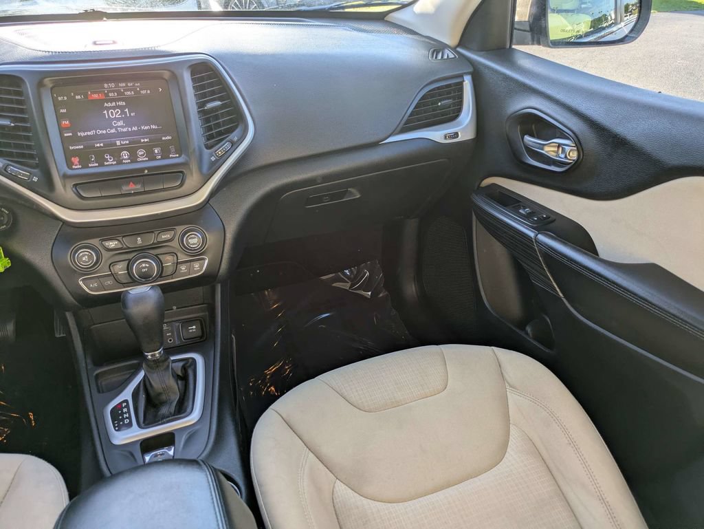 Used 2015 Jeep Cherokee Latitude FWD image 17