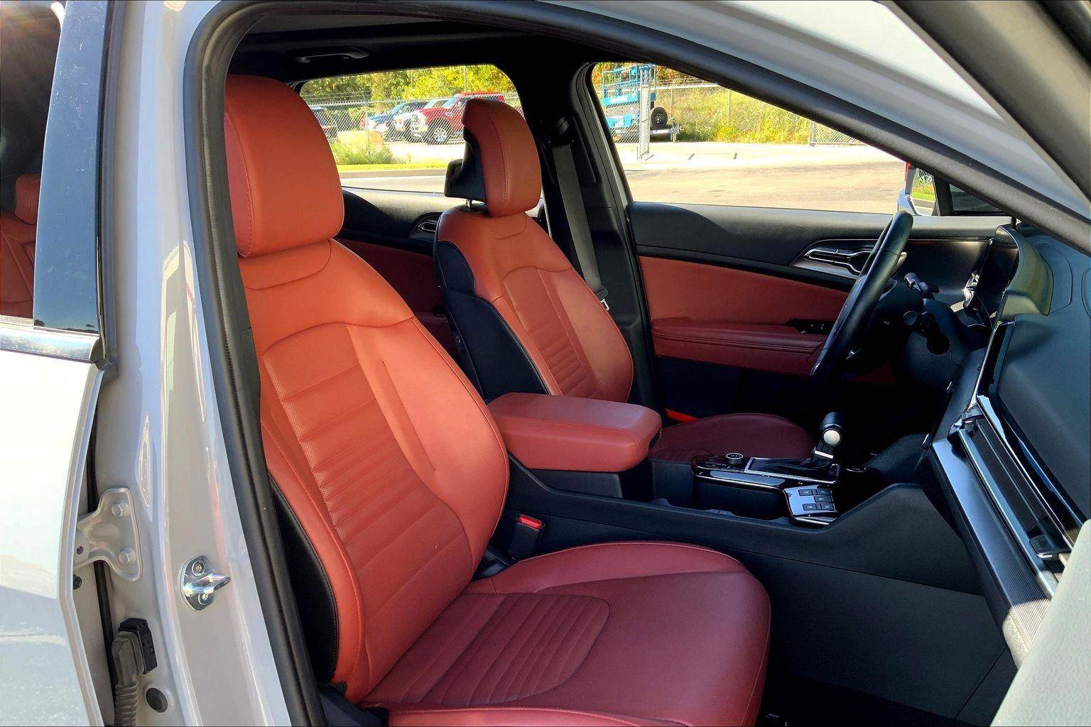 Used 2024 Kia Sportage SX image 7