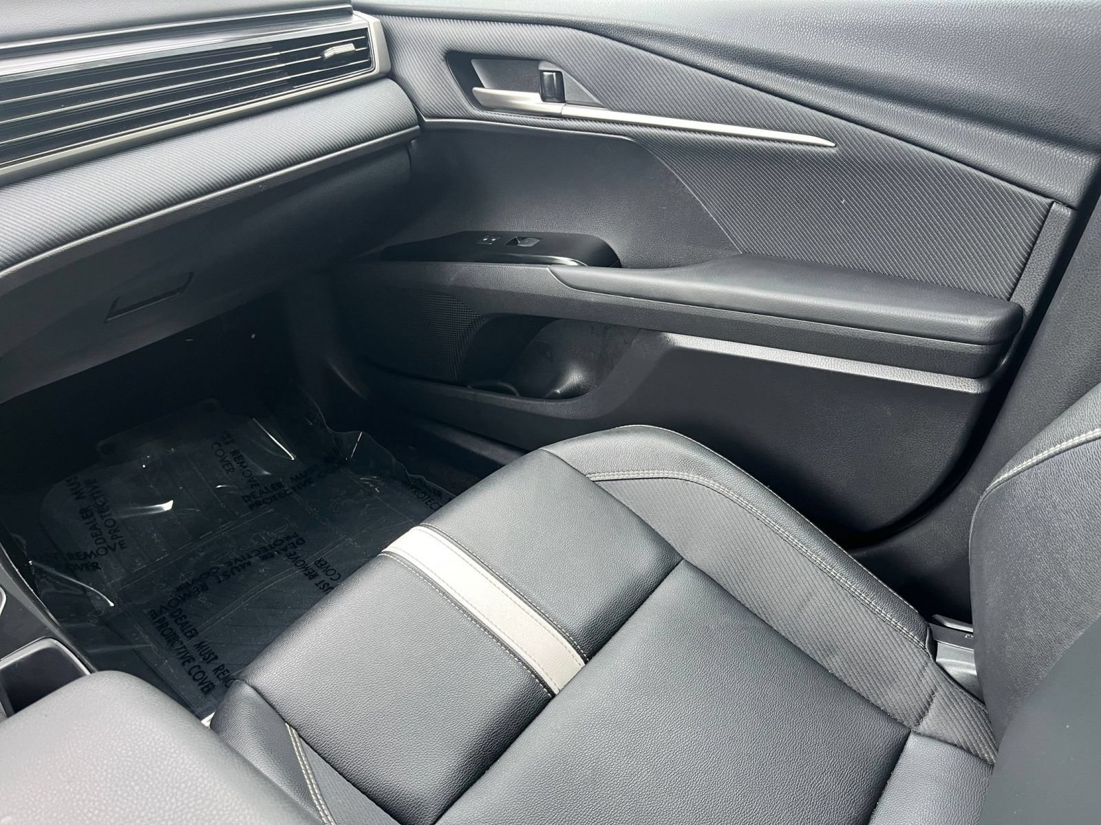 Used 2025 Toyota Camry SE FWD image 40
