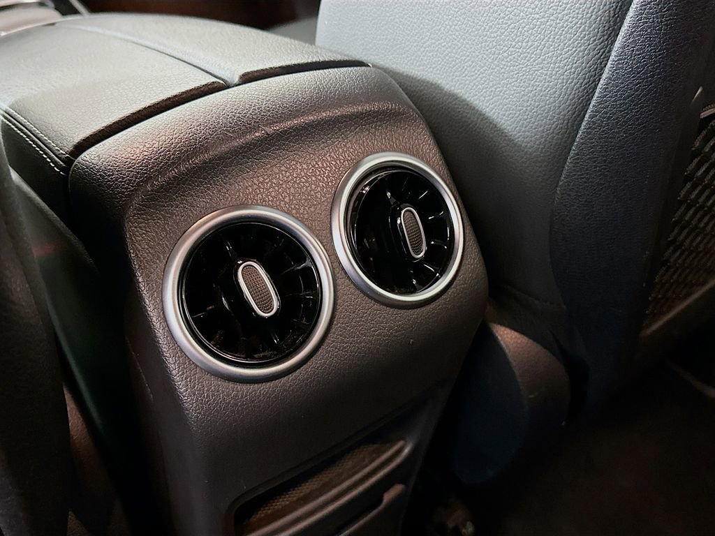 Used 2023 Mercedes-Benz GLB 250 4MATIC image 32