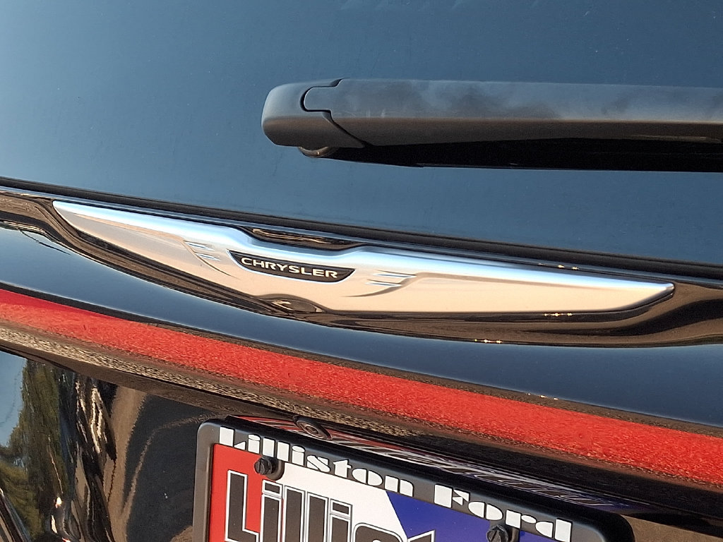 Used 2024 Chrysler Pacifica Touring-L FWD image 33
