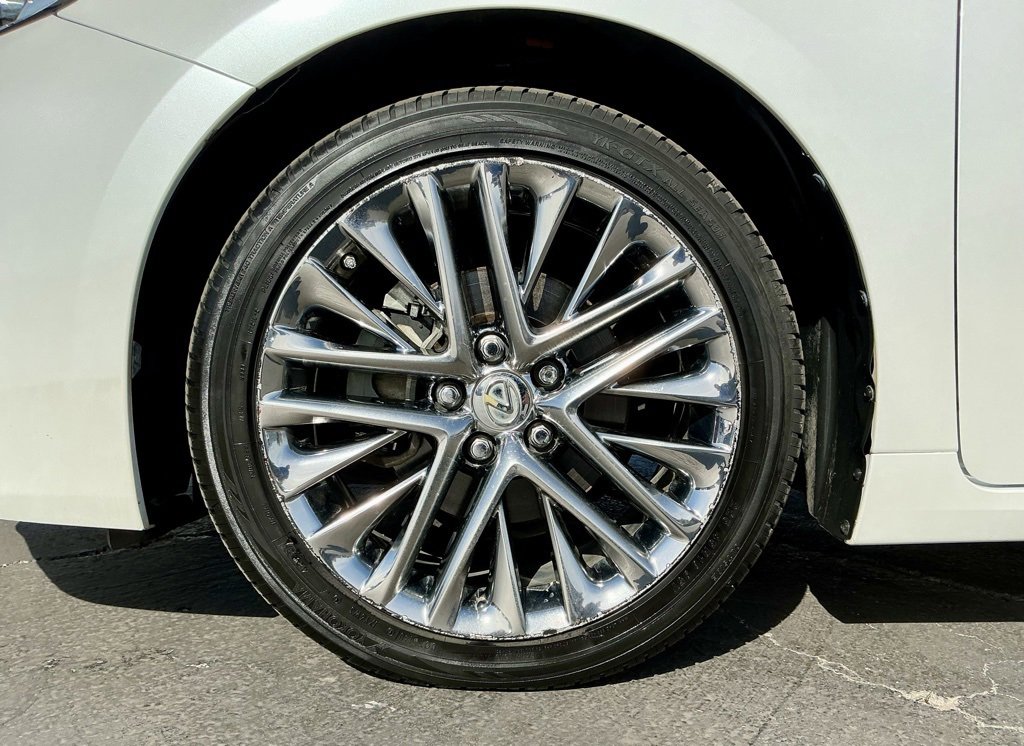 Used 2016 Lexus ES 350 w/ Luxury Package w/Wood Trim image 23