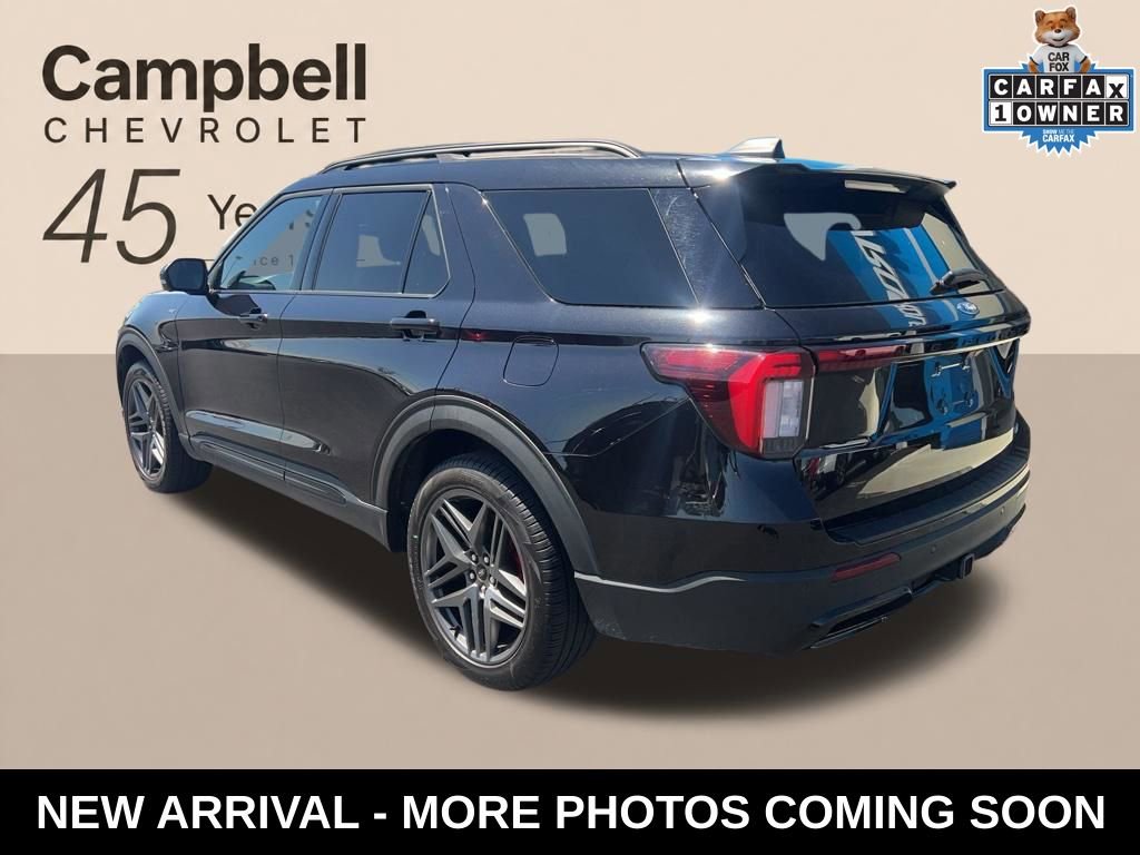 Used 2025 Ford Explorer ST-Line w/ ST-Line Street Pack AWD/4WD image 3