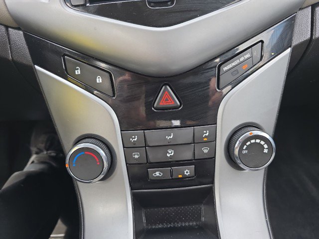 Used 2014 Chevrolet Cruze LS image 23