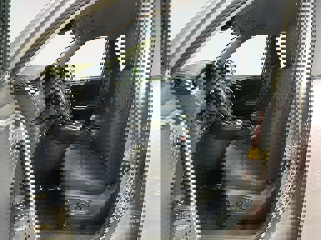 Used 2021 Toyota RAV4 XLE w/ XLE Grade Weather Package image 15