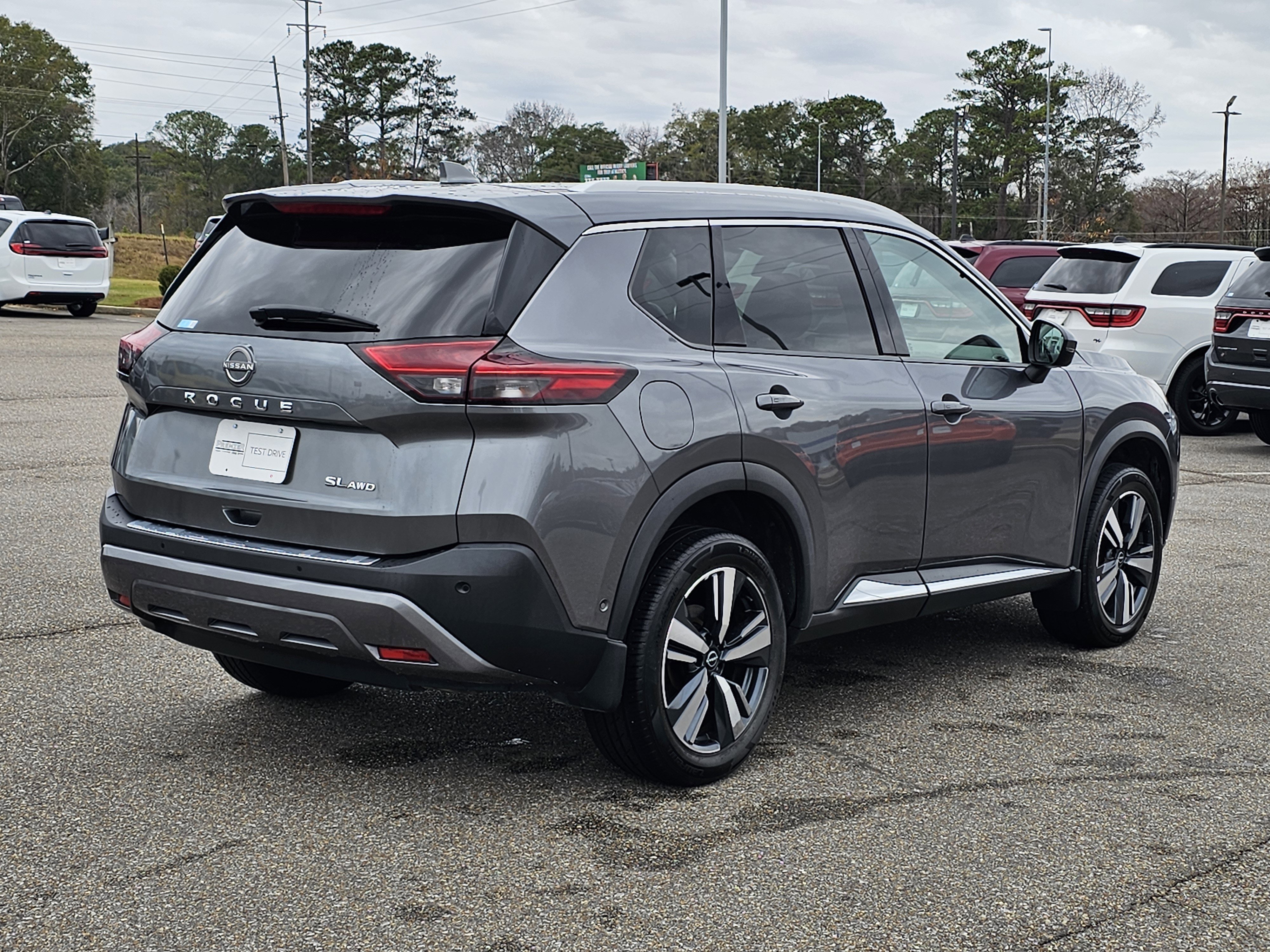 Used 2023 Nissan Rogue SL w/ SL Premium Package image 7