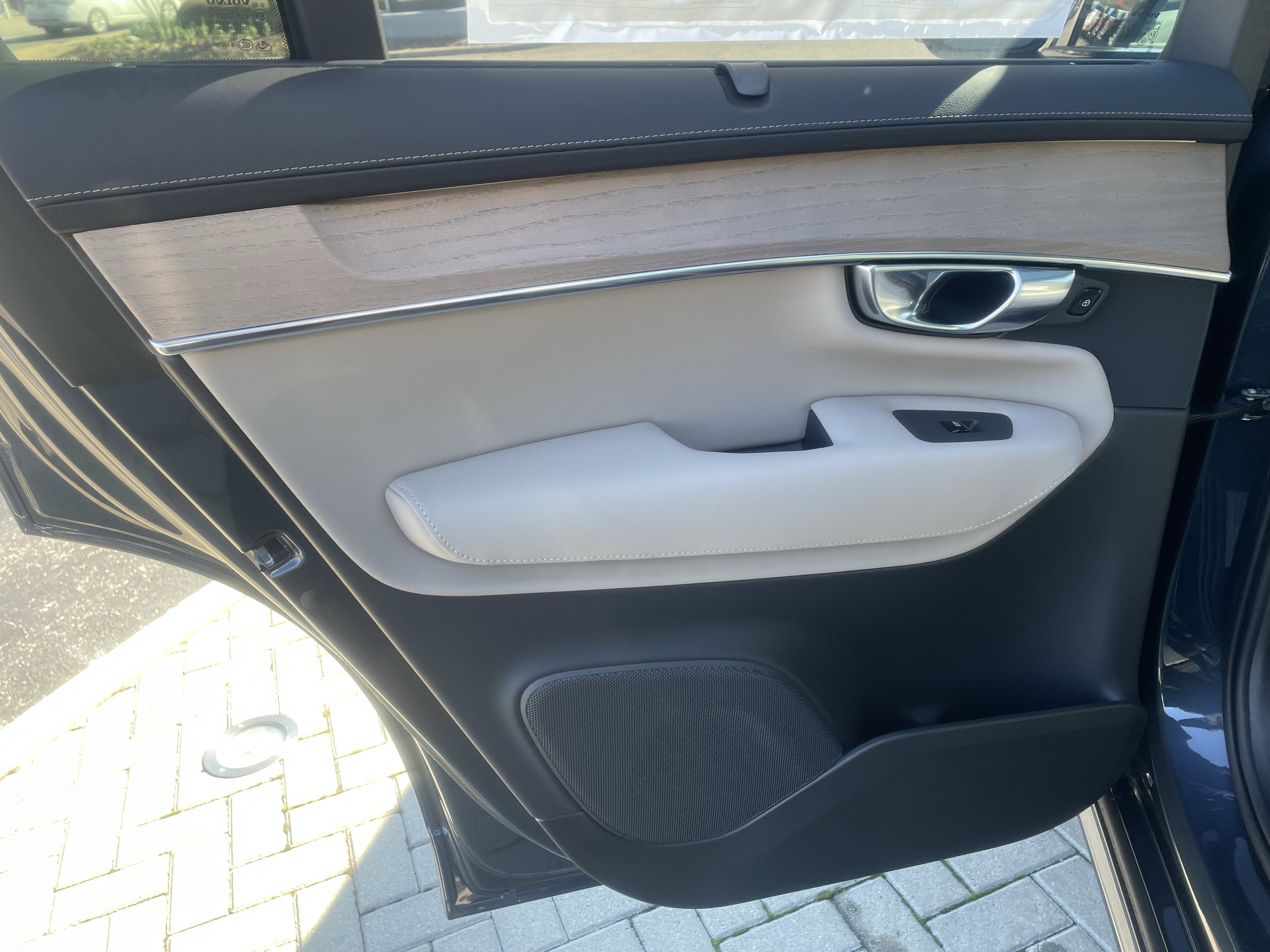 New 2026 Volvo XC90 B6 Ultra w/ Protection Package Premier image 11