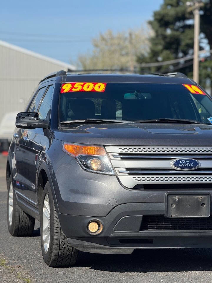 Used 2014 Ford Explorer XLT w/ Equipment Group 201A AWD/4WD image 9