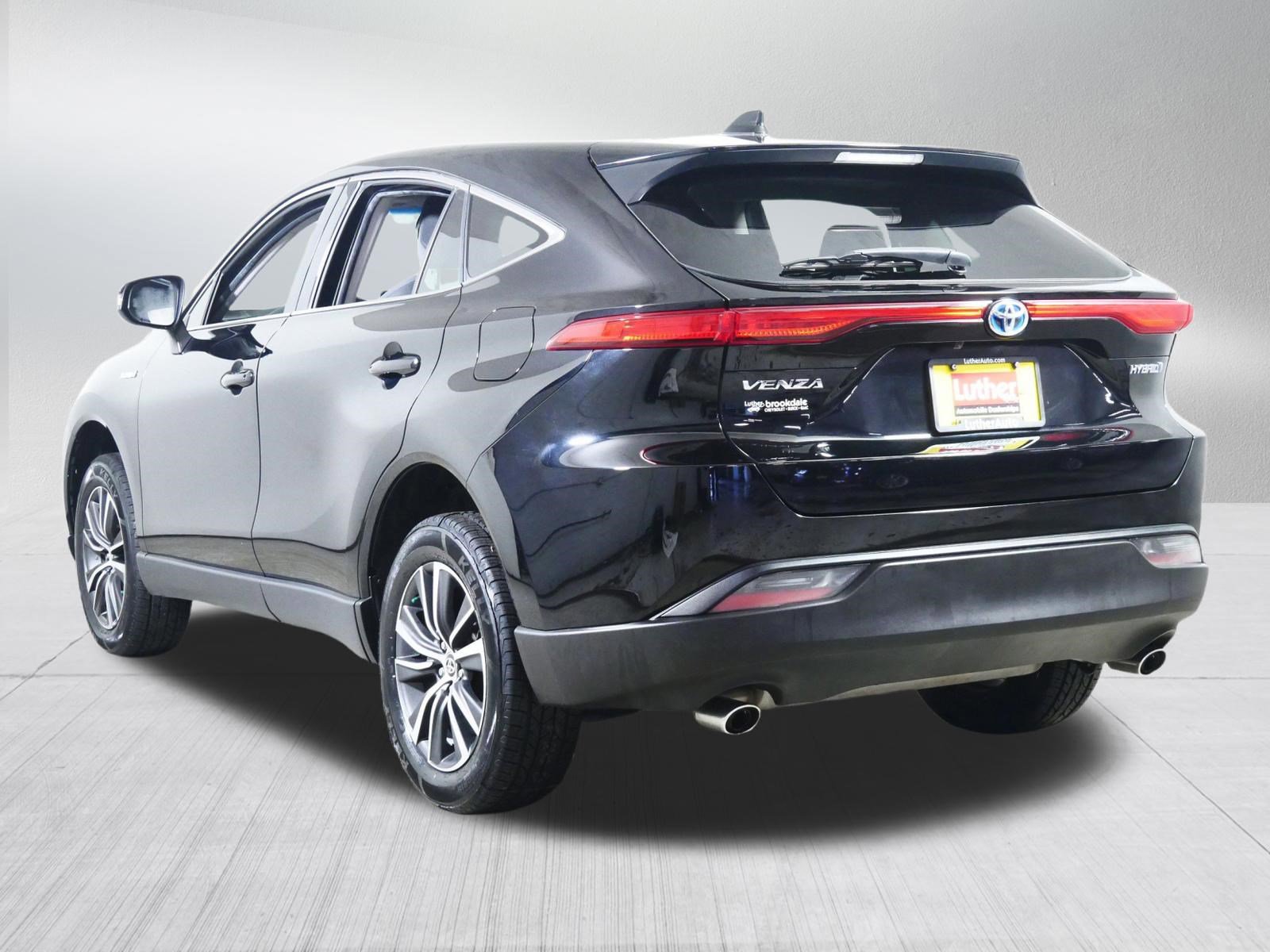 Used 2021 Toyota Venza LE w/ Carpet Mat Package (TMS) image 5