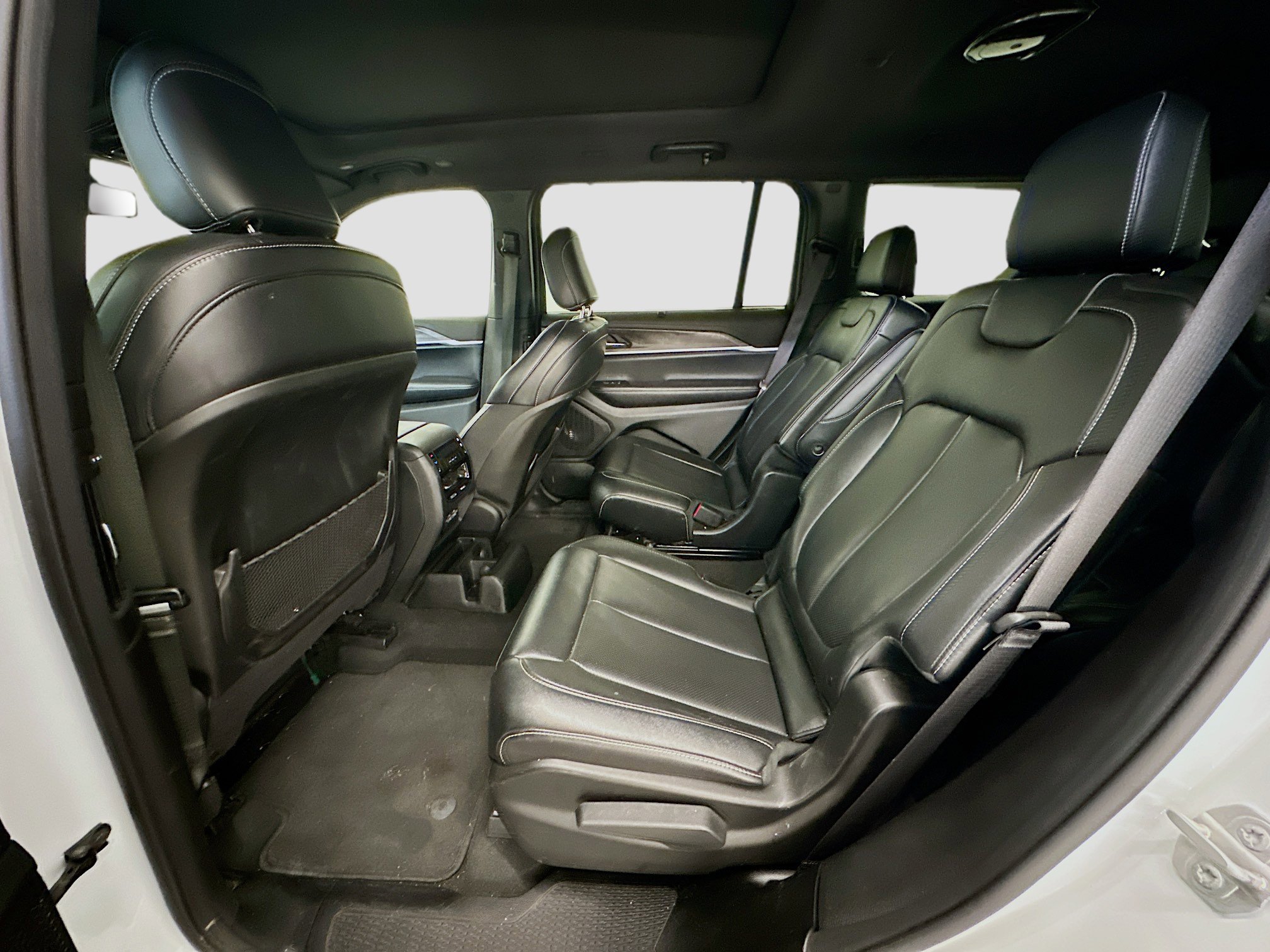 Used 2024 Jeep Grand Cherokee L Limited w/ Luxury Tech Group II image 30