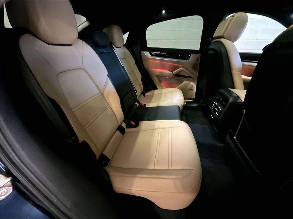 Certified 2025 Porsche Cayenne Coupe AWD/4WD image 21