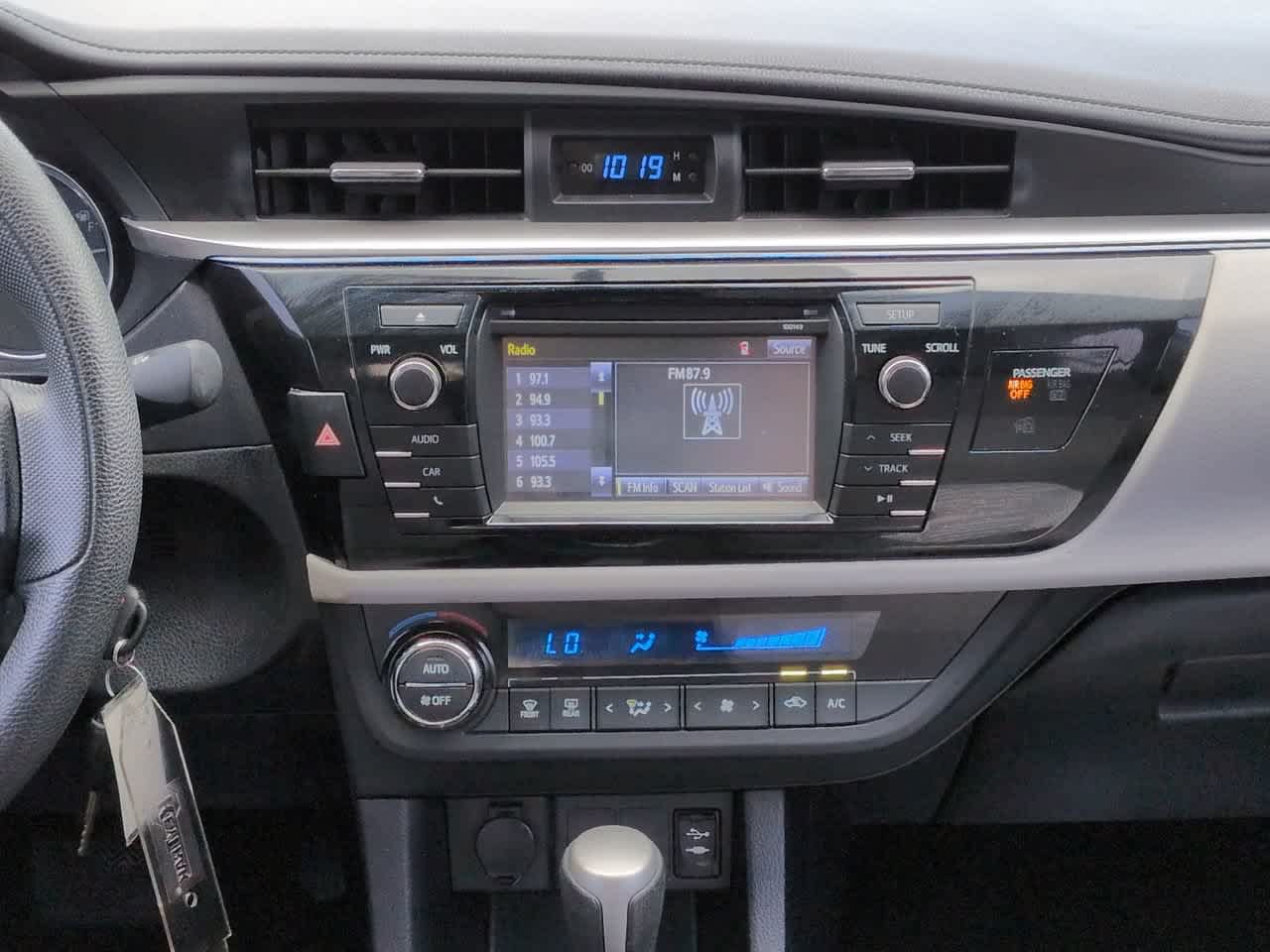Used 2015 Toyota Corolla LE FWD image 17