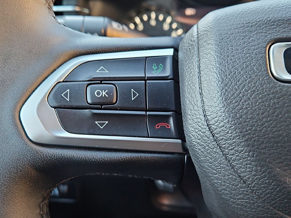 Used 2025 Jeep Compass Latitude AWD/4WD image 18