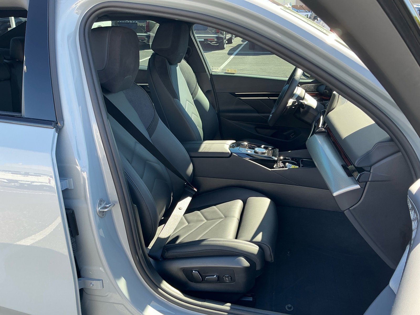 Used 2025 BMW 530i w/ M Sport Package image 19