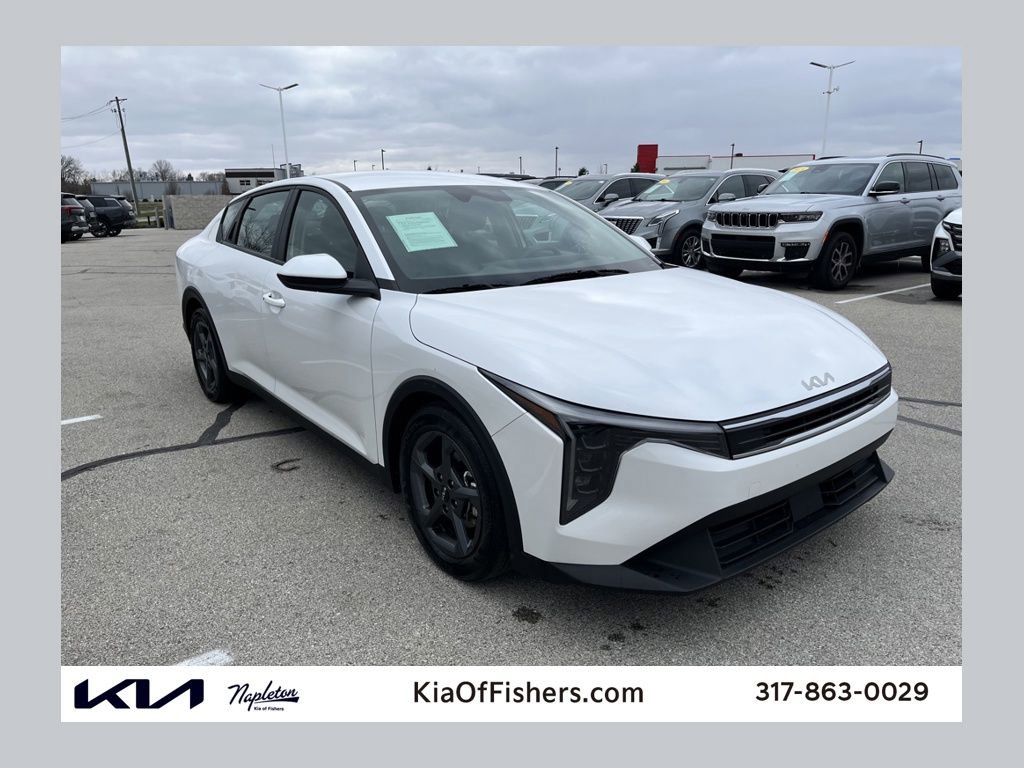 Used 2025 Kia K4 LXS image 1