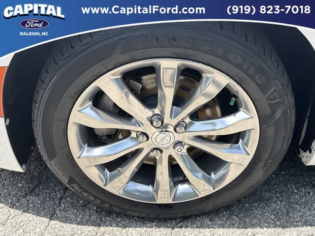 Used 2018 Chrysler 300 Limited w/ Safetytec Plus Group AWD/4WD image 13