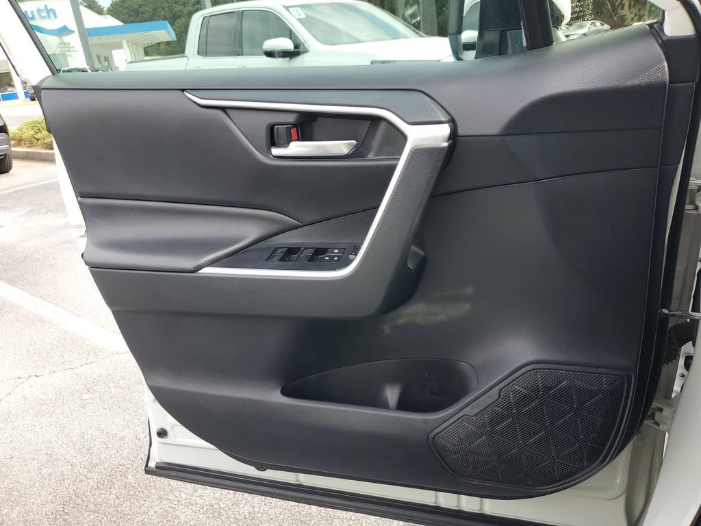 Used 2019 Toyota RAV4 XLE w/ Convenience Package FWD image 29