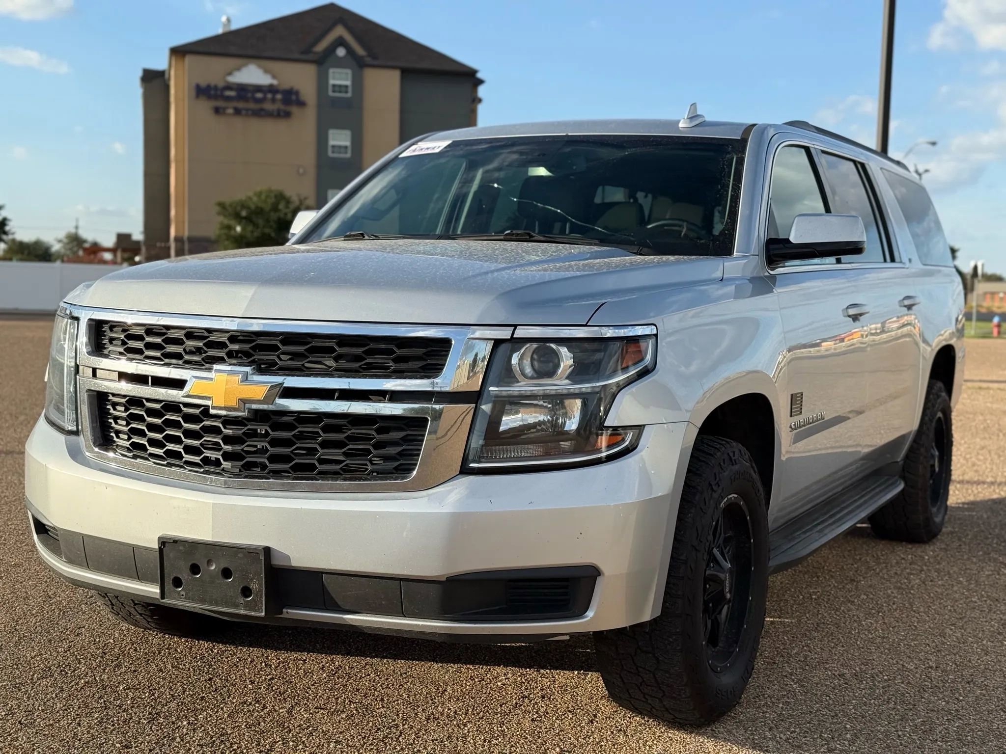Used 2019 Chevrolet Suburban LT image 1