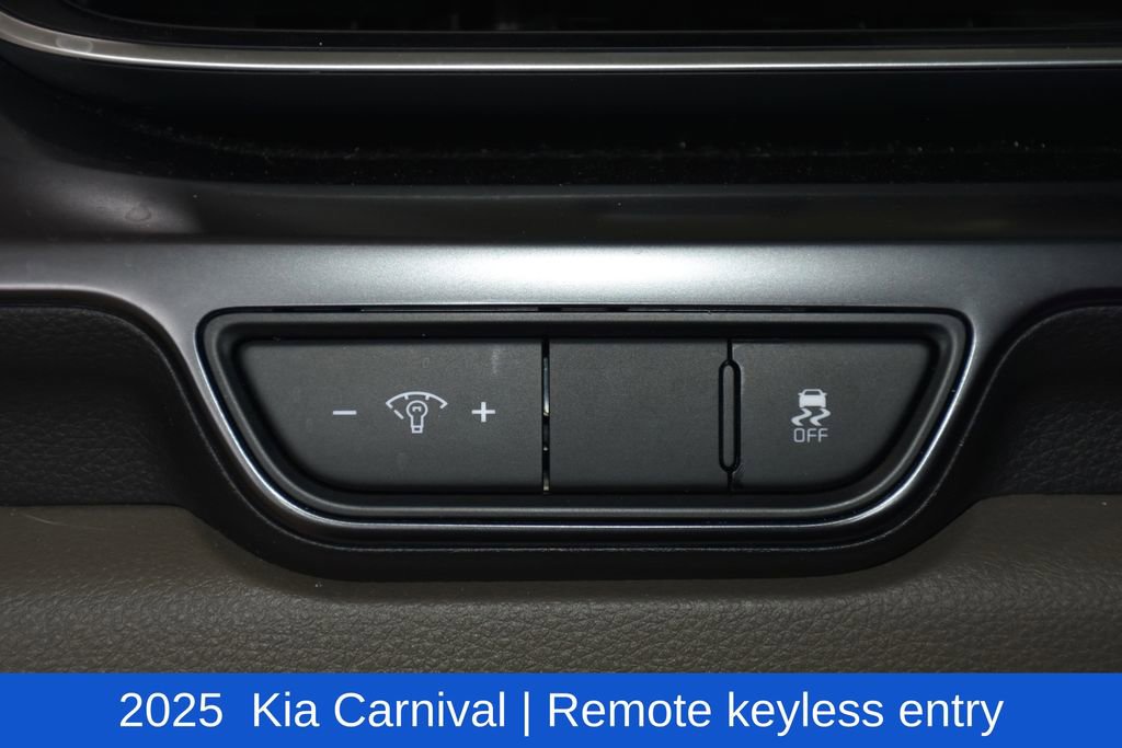 Used 2025 Kia Carnival FWD image 9