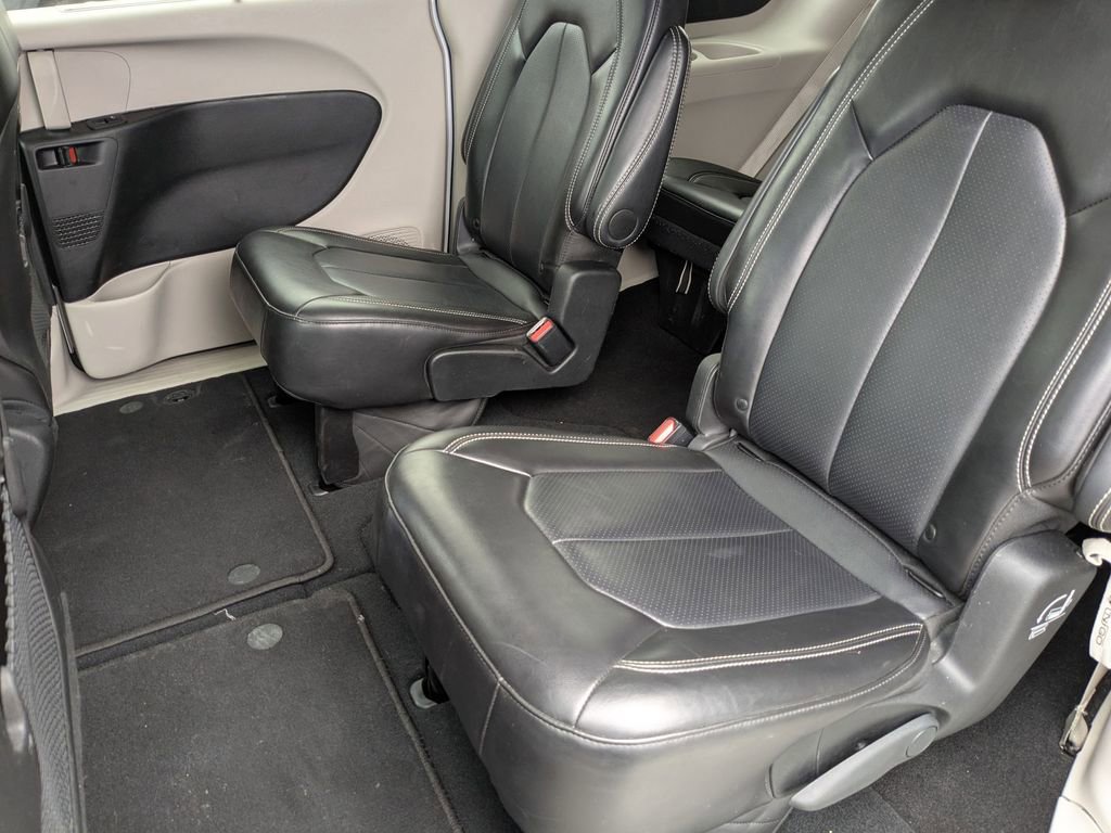 Used 2024 Chrysler Pacifica Touring-L image 27