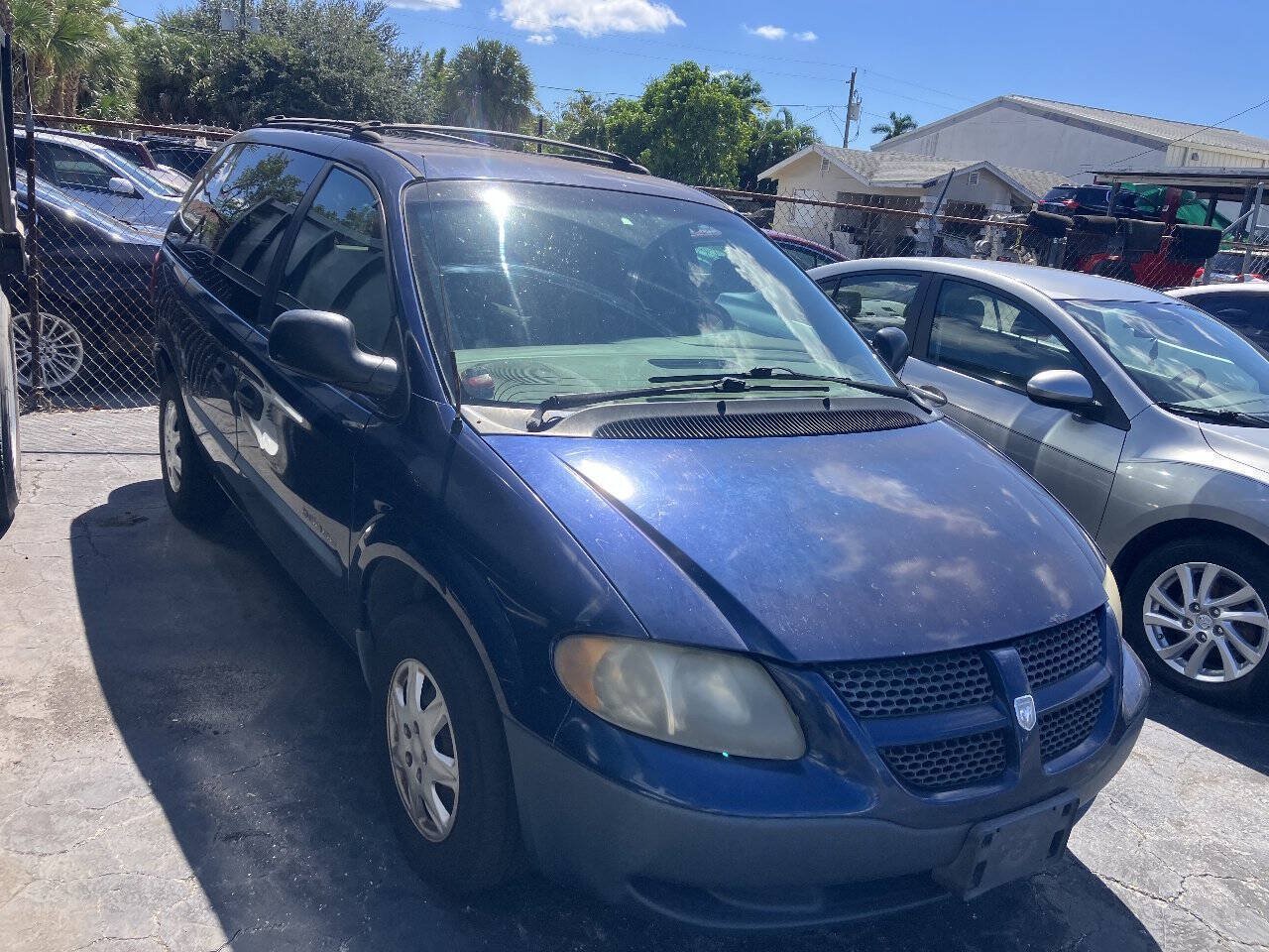 Used 2001 Dodge Caravan SE FWD image 3
