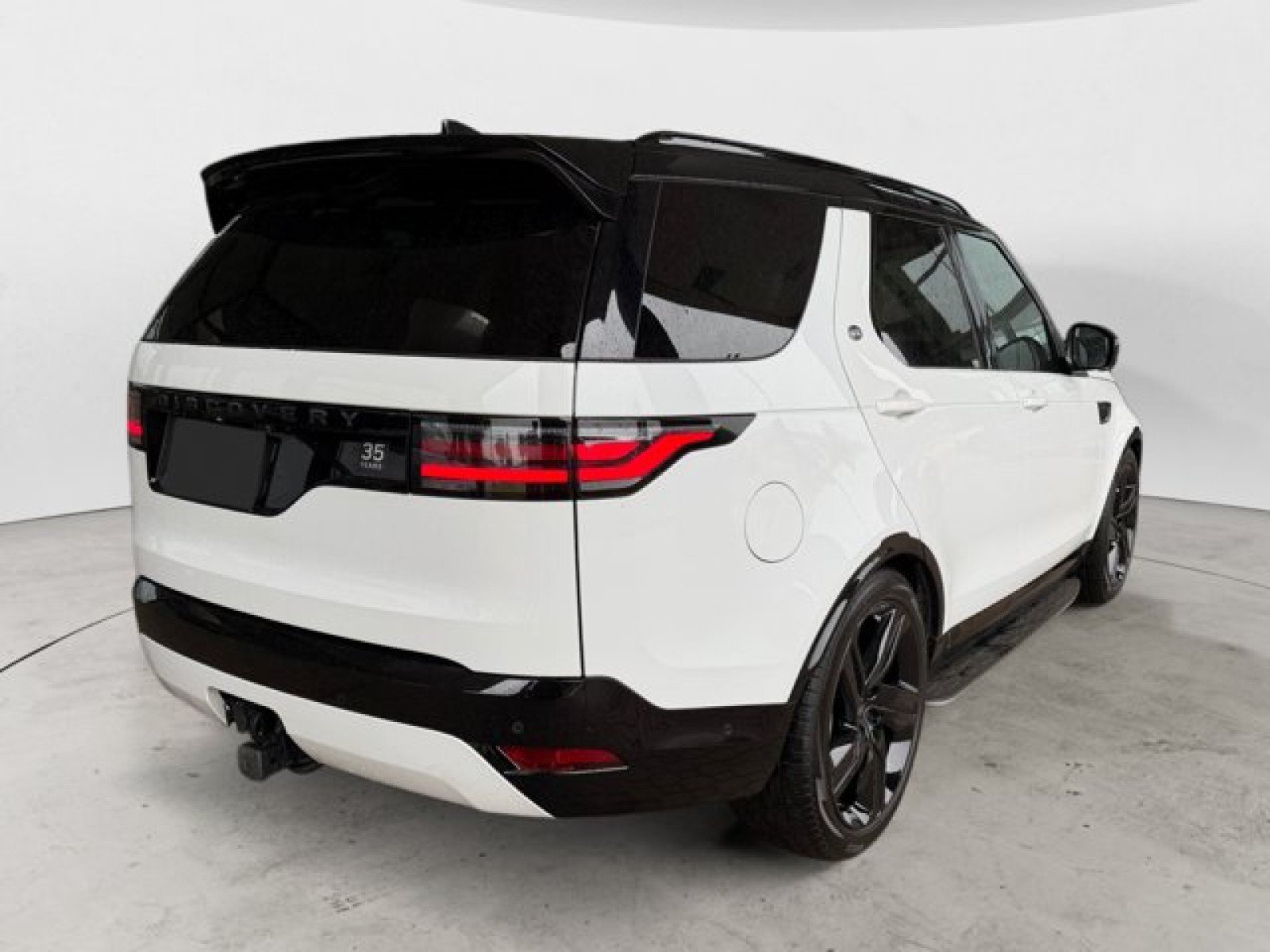 Certified 2025 Land Rover Discovery Dynamic SE AWD/4WD image 4