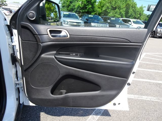 Used 2017 Jeep Grand Cherokee Laredo w/ Quick Order Package 23E AWD/4WD image 17