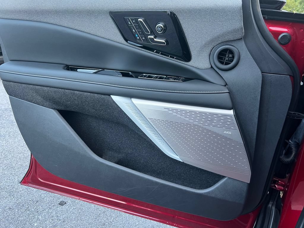 Certified 2025 Cadillac Optiq Sport 2 w/ LPO, Floor Liner Package AWD/4WD image 19