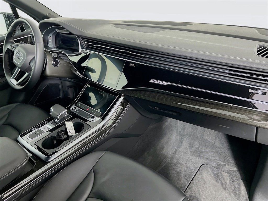 Used 2025 Audi Q7 3.0T Premium Plus AWD/4WD image 30