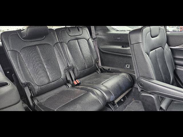 Used 2024 Jeep Grand Cherokee L Limited w/ Luxury Tech Group II image 12