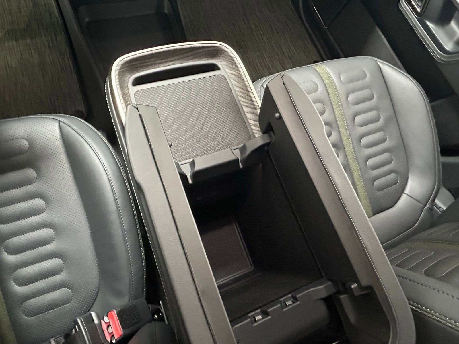 Used 2022 Rivian R1T Adventure image 22