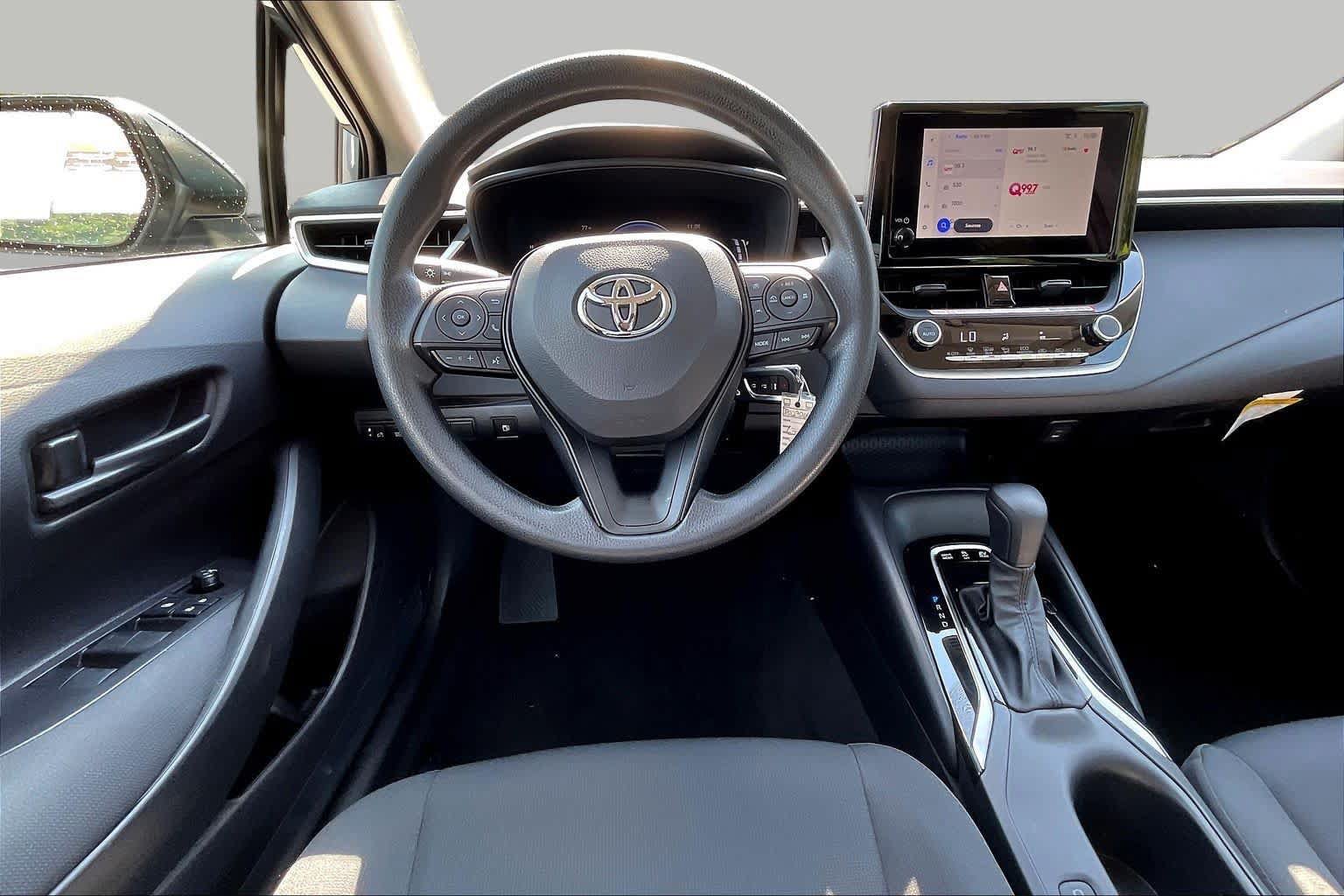 Used 2026 Toyota Corolla LE FWD image 6