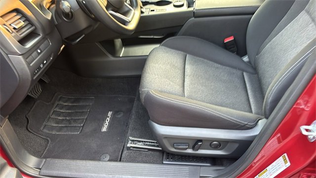 Used 2024 Nissan Rogue SV image 23