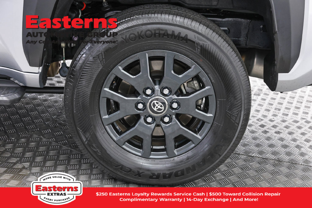 Used 2025 Toyota 4Runner SR5 AWD/4WD image 34
