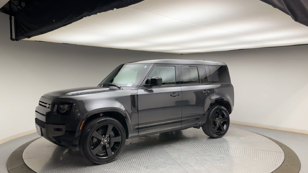 Used 2025 Land Rover Defender 110 X-Dynamic SE AWD/4WD image 6